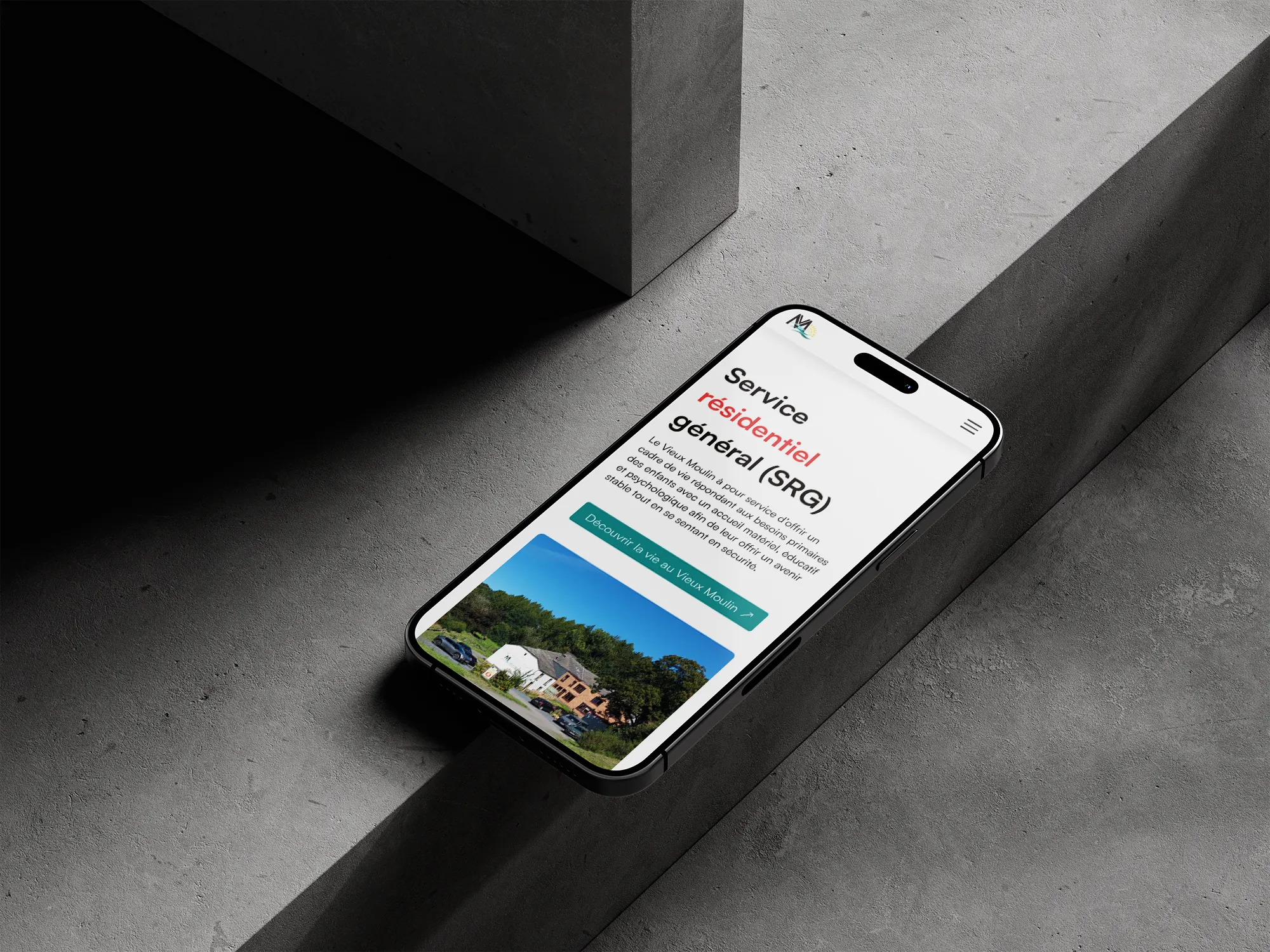 Simulation of the Vieux Moulin site on a black iPhone